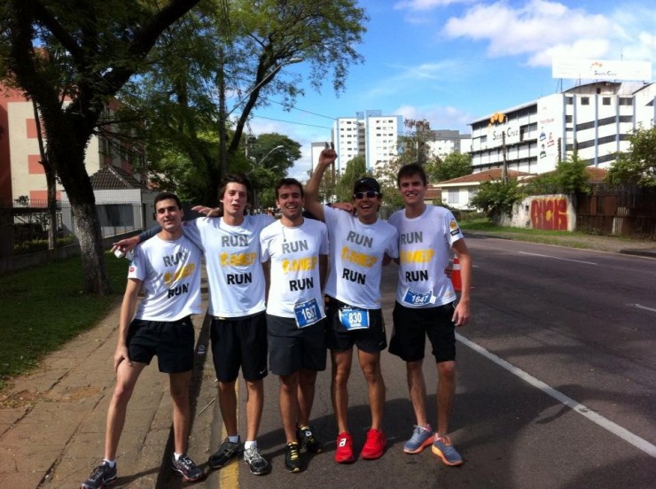 Alunos de Administração em período integral - MEP participam da Maratona Caixa de Curitiba.