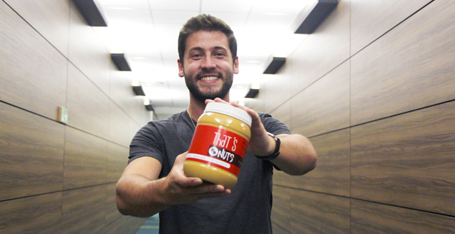 Luiz Felipe Simon, estudante de Administração da FAE, criou a That’s Nuts, um produto 100% natural, em sete sabores